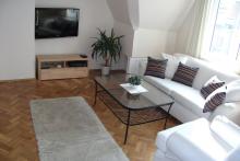 Suite Nr. 3 - Zimmer, Sofa, Tisch, telwizor