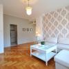 Apartament nr 1 - Pokój gościnny, salon, sofa, stolik